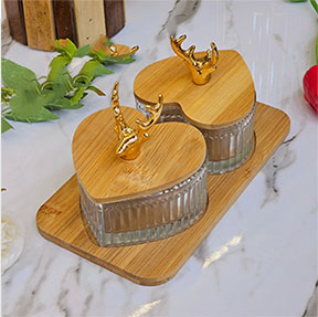 2 bonbonnières en verre  avec couvercles