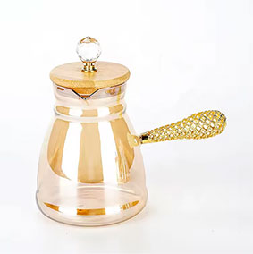 Théière gigogne classique avec une touche moderne